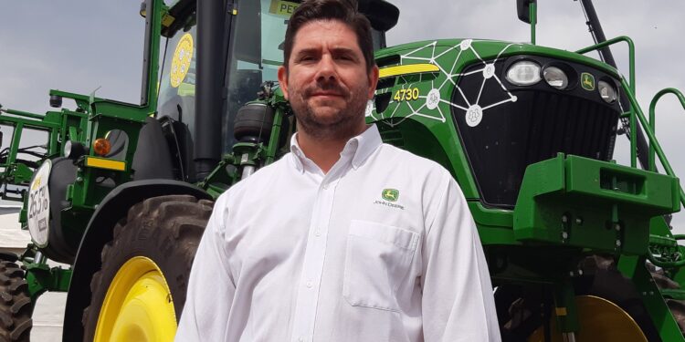 Un equipo, miles de datos y varias miradas en tiempo real: Maximiliano Bonadeo, de John Deere, nos explica cómo cambia la maquinaria agrícola en tiempos de la agricultura digital