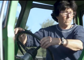 Dura como roble, Julia Balzarotti se las arregla sola y sostiene a su familia: “El campo es todo para mi, es vivir feliz con lo que hago y con lo que tengo”