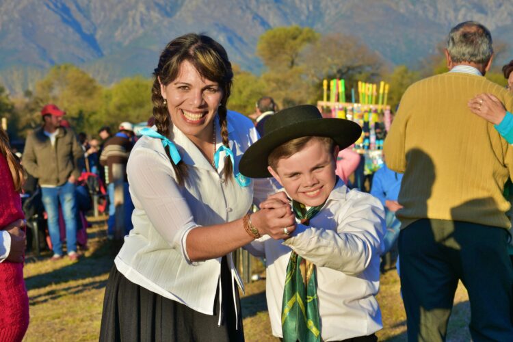 Sabores y saberes: El agrónomo Gustavo Sánchez se fue a vivir a Las Calles e inspiró con un recuerdo la “Fiesta de la Carne en Fardo”