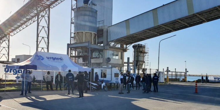 La historia sin fin: Recibidores de granos y aceiteros protagonizan un nuevo paro nacional