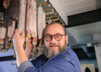 Sabores y saberes: Marcelo Cagnoli dejó el comercio exterior y, en busca de hacer lo que realmente lo hacía feliz, se convirtió en maestro de charcutería