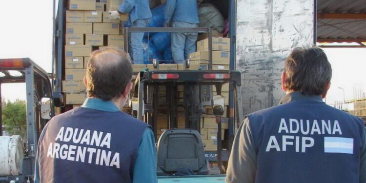 Crónicas robadas: “El Gobierno le pone un freno de mano a las importaciones de maquinaria”