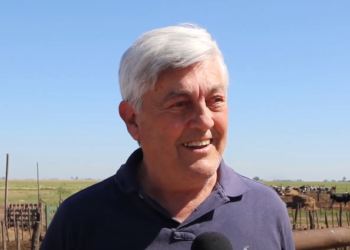 Productores que llevan la lechería en el corazón. “Cómo no voy a insistir, si gracias al tambo pudimos estudiar todos”, se emociona Carlos González