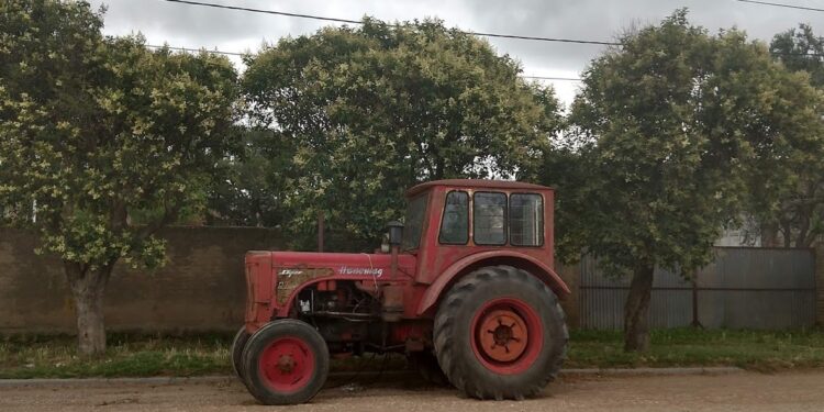 Siguen sin repuntar las ventas de maquinaria agrícola: Se facturan más pesos, pero con menos tractores y cosechadoras