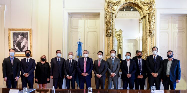 China sacó la billetera para darle una mano a Alberto: aportará 3.400 millones de pesos para continuar las obras del Belgrano Cargas y poner a punto al San Martín