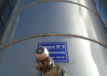 Ni tamberos ni industria láctea pueden ganar dinero en la actual coyuntura: Qué debe pasar para que eso cambie