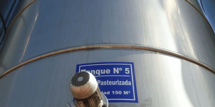 Ni tamberos ni industria láctea pueden ganar dinero en la actual coyuntura: Qué debe pasar para que eso cambie