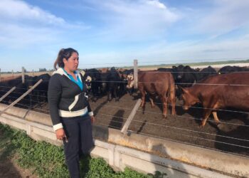 Luján Ramírez es encargada de un feedlot: “No se trata de que no haya mujeres que quieran hacer este trabajo, lo que faltan son empresarios que les den la oportunidad”