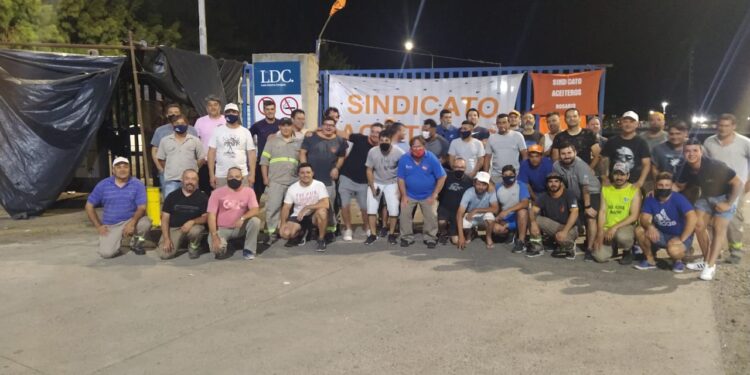 Aceiteros y recibidores de granos pasarán Navidad en huelga: las negociaciones recién se retoman el martes 29 de diciembre