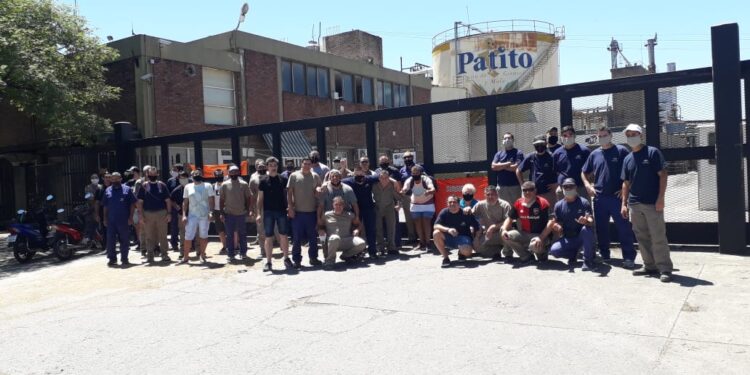 Tierra de Nadie: Sigue sin solución el paro de aceiteros que ya provocó un congestionamiento infernal de buques