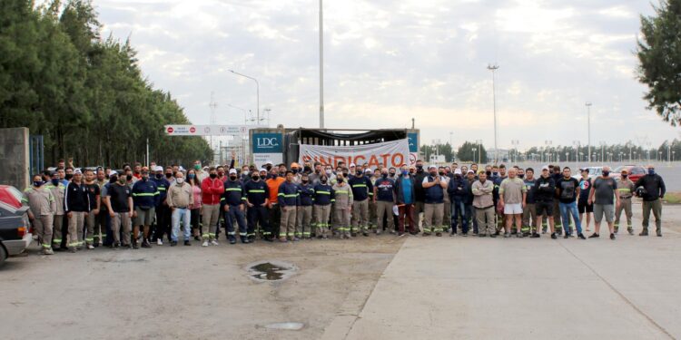 La paralización de las exportaciones argentinas de granos comenzó a desacoplar el mercado internacional de soja