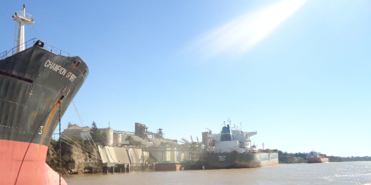 Dictaron la conciliación obligatoria para patrones fluviales y estibadores