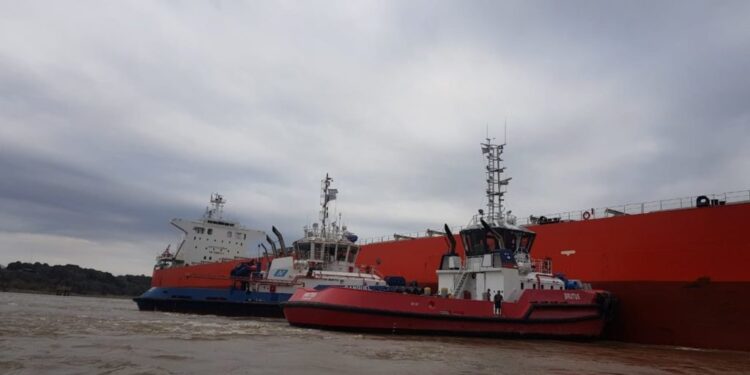 Patrones fluviales y estibadores inician un cese de actividades hasta el lunes por reclamos salariales a empresas remolcadoras