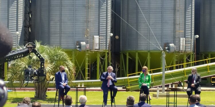 Con la presencia de Alberto en su planta de Venado Tuerto, Syngenta anunció que debutará como exportadora de granos