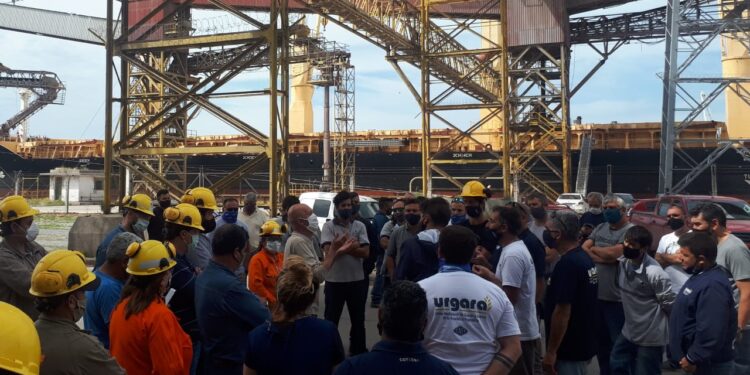 Advierten que la economía argentina quedó aislada del mundo con un conflicto gremial que paralizó a la actividad portuaria