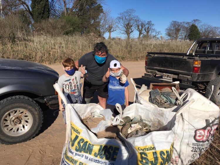 En plena pandemia, la “Biopandilla de la 17” decidió comenzar a limpiar los caminos rurales de San Andrés de Giles