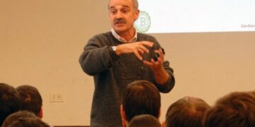¿Quién es Fernando Andrade? El investigador del INTA Balcarce que es distinguido por el Presidente y celebrado por sus propios alumnos