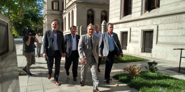 Los dilemas éticos de los dirigentes rurales: ¿Tienen que declarar sus bienes cuando ocupan cargos importantes en el Estado?