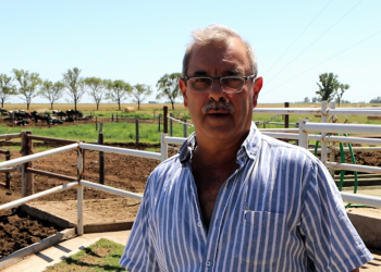 Oscar Chapado conoció todos los sistemas de ordeñe: Pasó del banquito atado a la cintura a montar el segundo tambo robotizado de la Argentina