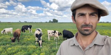 Ceferino Aiassa nos contó como se vive la lechería desde el fondo de la tabla: Produce 30 veces menos que los tambos más grandes, pero promete dar pelea “hasta agotar las fuerzas”