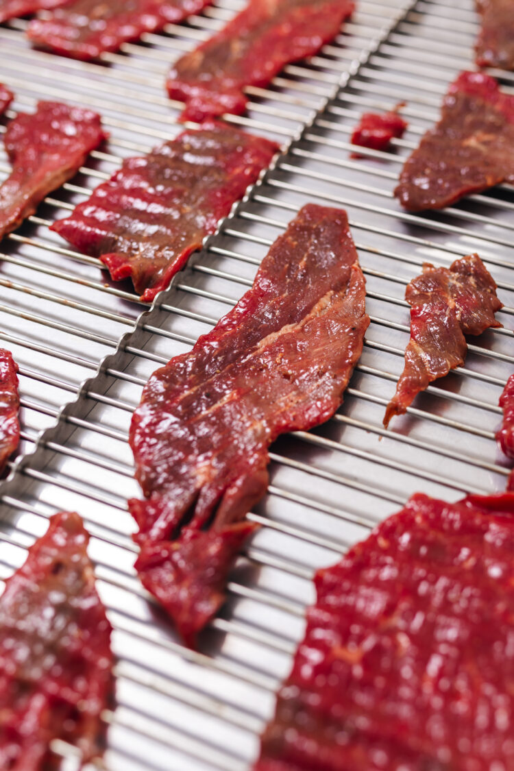 Cultura Cárnica: Dos hermanos, hijos de ganaderos, desarrollaron snacks de carne deshidratada junto al INTI