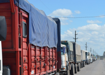 Buscando neutralizar a los “autoconvocados” que se reúnen con Massa, las entidades del transporte presentaron sus propuestas a senadores oficialistas