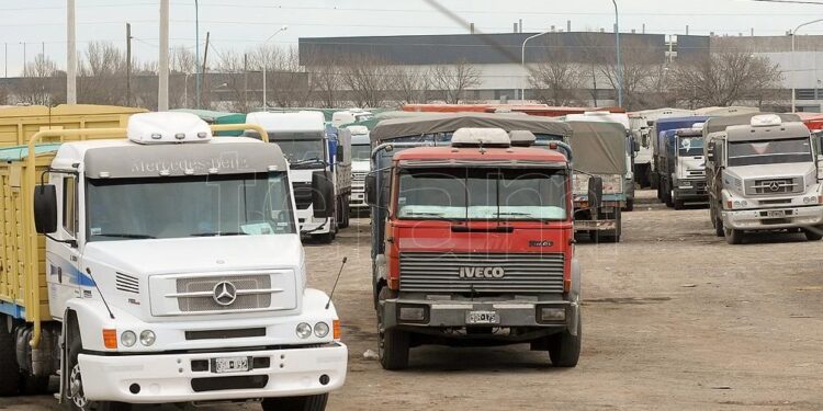 Comenzó a normalizarse la comercialización de granos luego del acuerdo salarial entre exportadores y Urgara