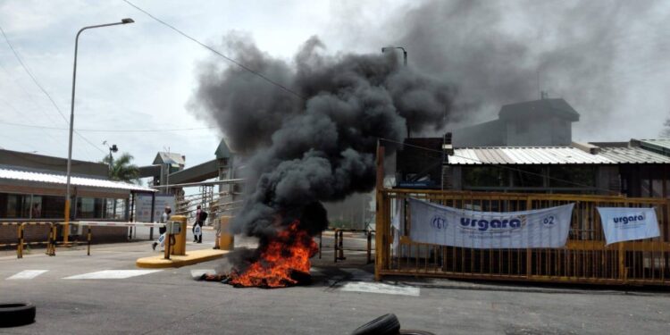 ¡Estalló el Verano! Se agravan los conflictos gremiales portuarios que paralizaron las exportaciones argentinas