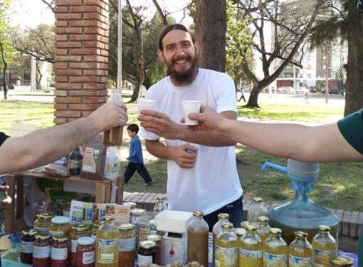 En Mendoza, José se liberó de sus problemas de salud gracias a los fermentados y montó un emprendimiento