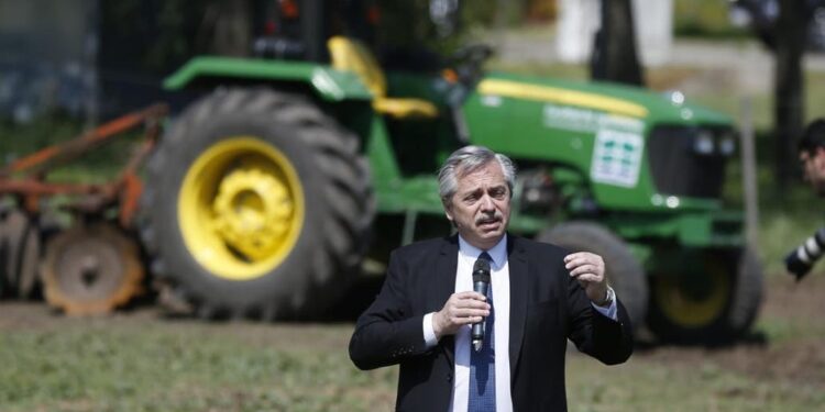 Alberto, como Cristina en 2008, cree que los productores tienen costos en pesos: “¿Por qué me tienen que hacer pagar el maíz al mismo precio que en el resto del mundo?”