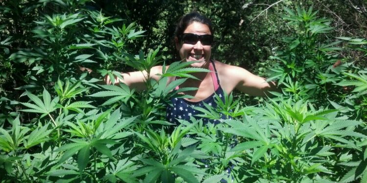 Luego de militar largos años por la liberación del cannabis medicinal, la bióloga Gabriela Calzolari toca el cielo con las manos: Dirigirá ensayos en el INTA Alto Valle