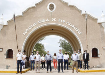 ¿Los cadena lechera tiene quien la defienda? Córdoba y Santa Fe se unen para reclamar una rebaja de las retenciones a la leche en polvo