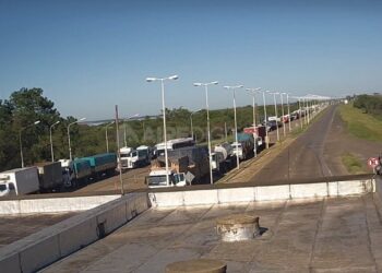 El tránsito está pesado: Los transportistas autoconvocados siguen protestando y entorpecen el paso de productos sensibles