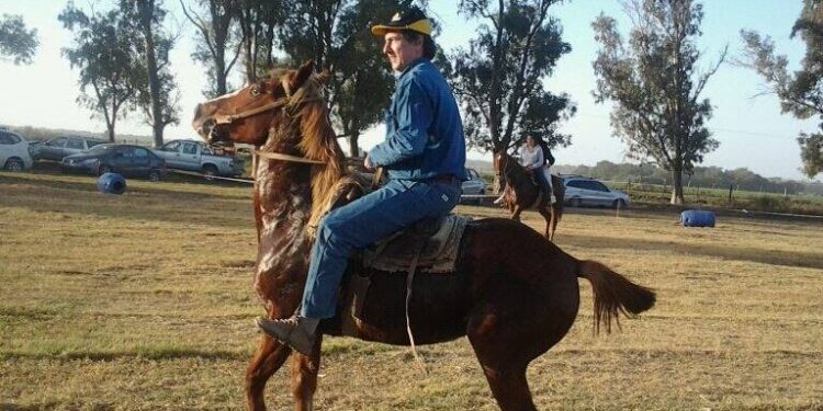 ¿Quién es el nuevo “ruralista K” que enfrenta en soledad a la Mesa de Enlace? Un abogado militante que dirige una rural donde solo funciona una escuela de equitación