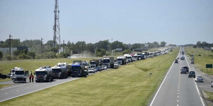 Parece una burla: Después de dos meses con puertos paralizados, el gobierno promete “garantizar la seguridad y el flujo de la producción agropecuaria”
