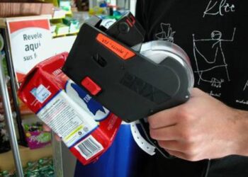 Bueno para el consumidor y una amenaza para los productores: Habrá más lácteos, frutas y carne con “precios cuidados”