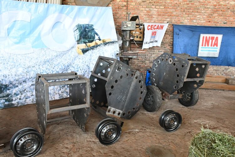 Desarrollo del INTA: Una mini enfardadora que se puede llevar en la camioneta y confecciona rollos de hasta 40 kilos