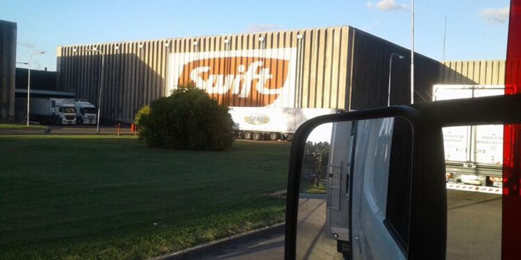 El Swfit de Rosario redujo considerablemente su faena, y ahora Coto y Rioplatense le pisan los talones