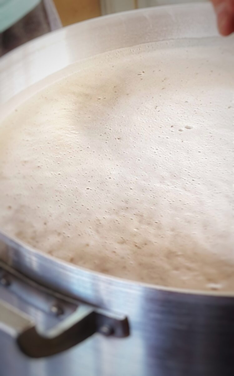 Nadia y Cristian pensaron que ya había demasiadas cervezas: Entonces comenzaron a elaborar el primer whisky del Alto Valle