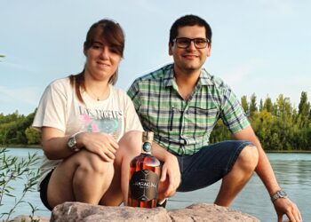 Nadia y Cristian pensaron que ya había demasiadas cervezas: Entonces comenzaron a elaborar el primer whisky del Alto Valle