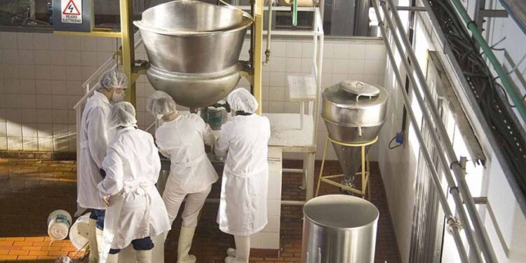 En 2020 la Argentina exportó uno de cada cuatro litros de leche que produjo y obtuvo 1140 millones de dólares