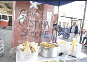 En el último año se destruyeron más de 200.000 puestos de trabajo en el sector privado: pero aumentó el empleo público