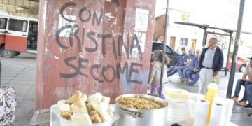 En el último año se destruyeron más de 200.000 puestos de trabajo en el sector privado: pero aumentó el empleo público