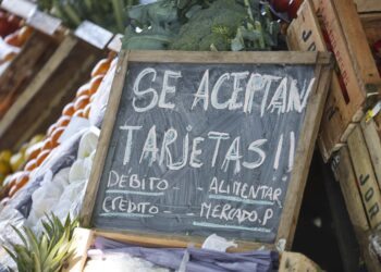 Una buena noticia: Son cada vez más saludables los alimentos que compran los beneficiarios de la Tarjeta Alimentar