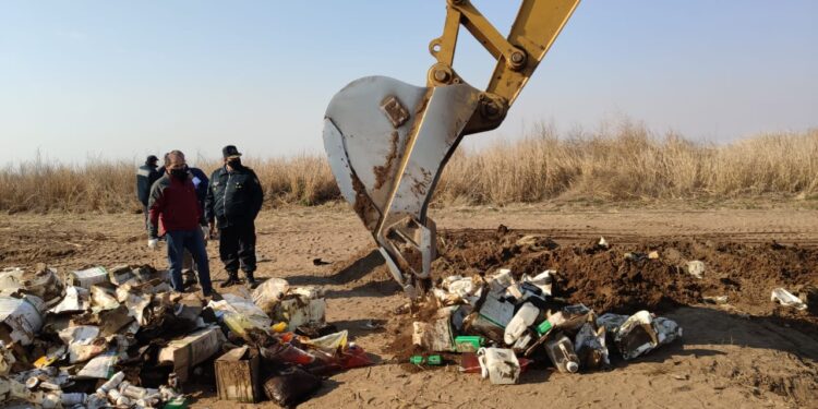 Ferroexpreso Pampeano deberá pagar una multa de 27 millones de pesos por enterrar ilegalmente envases de fitosanitarios