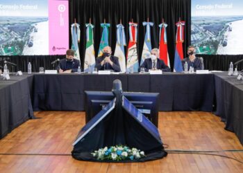 La primera reunión del Consejo Federal Hidrovía no logró despejar las dudas sobre el futuro de la concesión