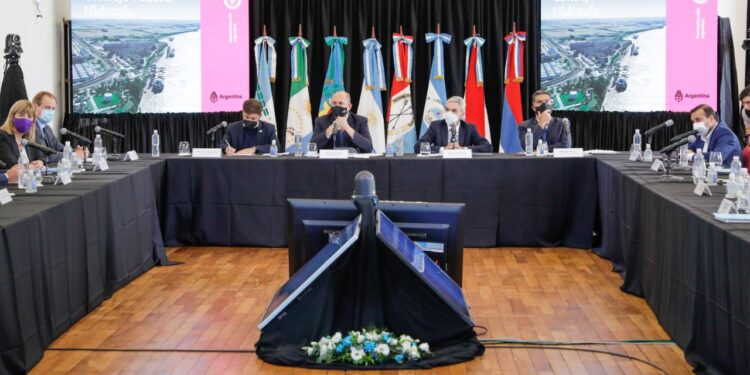 La primera reunión del Consejo Federal Hidrovía no logró despejar las dudas sobre el futuro de la concesión