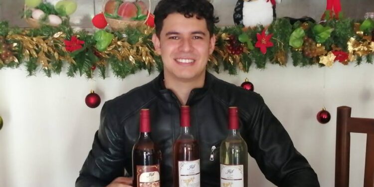 Un agrónomo colombiano que no es profeta en su tierra: Se puso a producir vino en la tierra del aguardiente