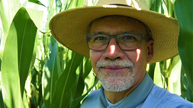 Escuelas agrotécnicas en problemas: “Necesitamos la autorización para arrancar con las clases”, pide el cura Julio Ramos, salesiano y estrella de Tik Tok