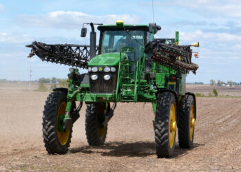 Fijaron un salario mínimo de casi 100.000 pesos para operadores de pulverizadoras